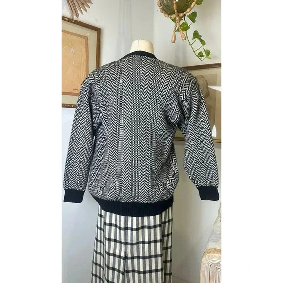 Vintage 80s Abercrombie & Fitch Black and White Sweater Houndstooth Cardigan - Picture 6 of 6